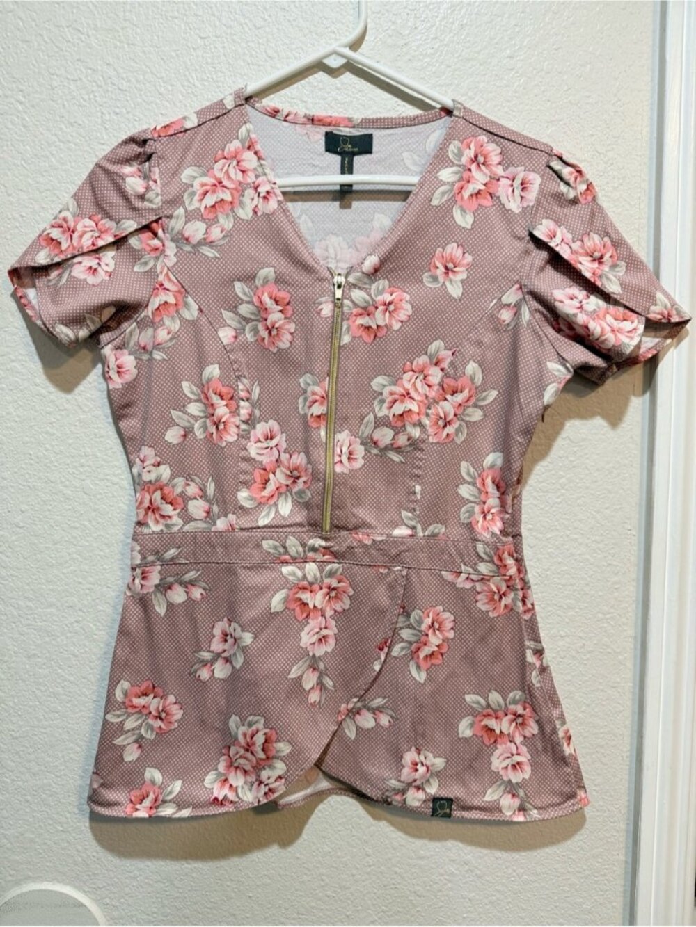 Jaanuu floral print scrub top - S